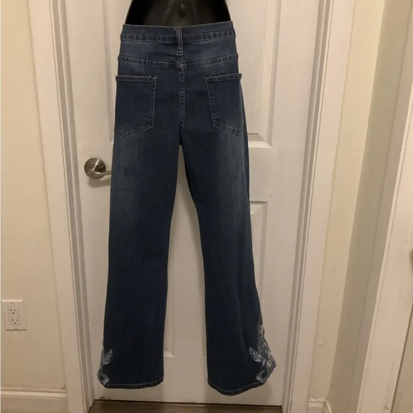 Venus Women’s Bell Bottom Jeans With Appliqué Hem Inserts Size 14 - Picture 2 of 10
